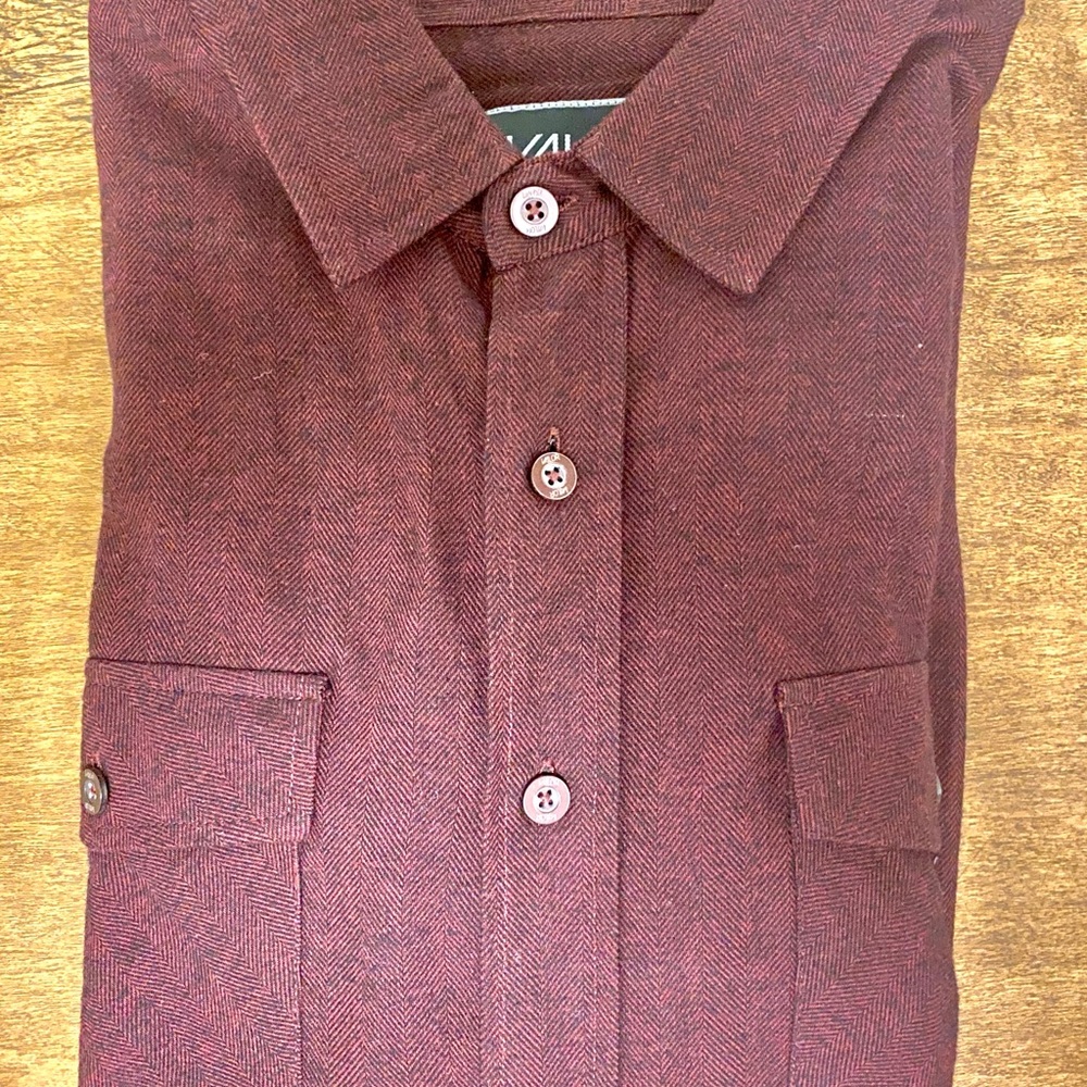 Used-Men’s long sleeve button down casual shirt.